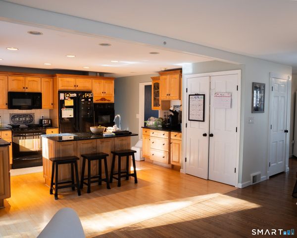 35 Shingle Mill Road, Simsbury, CT 06092