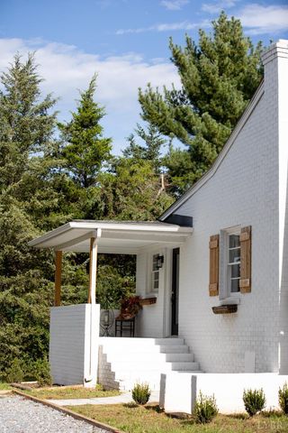 3806 Richmond Highway, Spout Spring, VA 24593