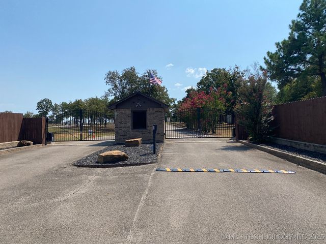 15778 W Forest Road, Park Hill, OK 74451