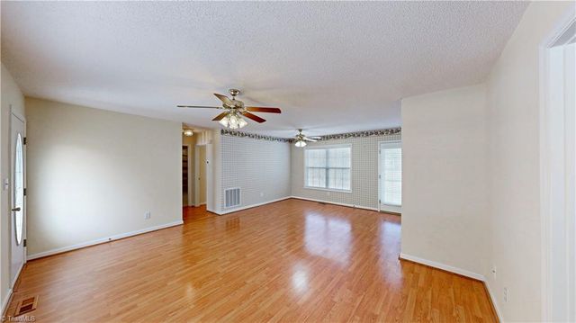 4 BRAXTON Lane, Thomasville, NC 27360