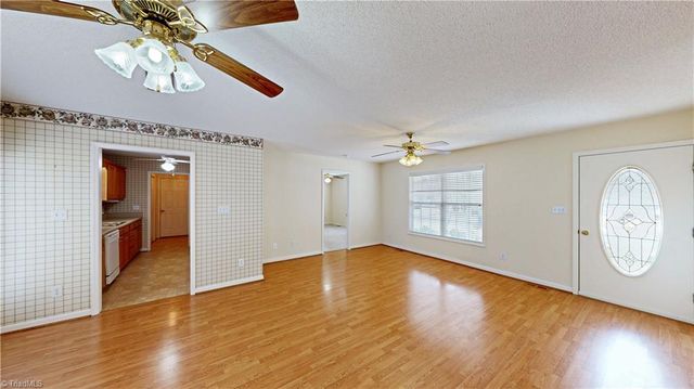 4 BRAXTON Lane, Thomasville, NC 27360