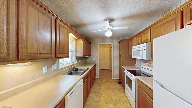 4 BRAXTON Lane, Thomasville, NC 27360