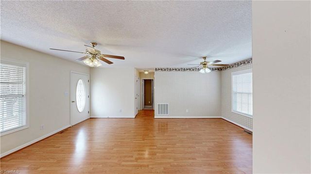 4 BRAXTON Lane, Thomasville, NC 27360