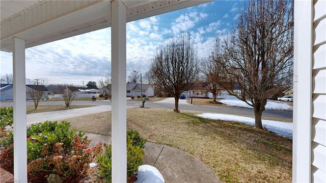 4 BRAXTON Lane, Thomasville, NC 27360