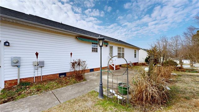 4 BRAXTON Lane, Thomasville, NC 27360