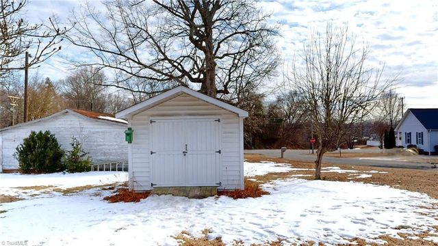 4 BRAXTON Lane, Thomasville, NC 27360