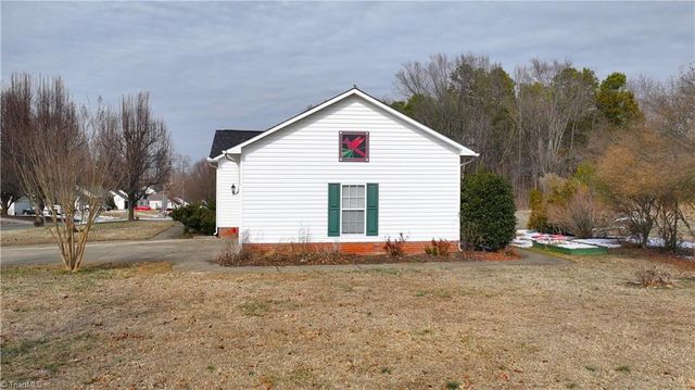 4 BRAXTON Lane, Thomasville, NC 27360