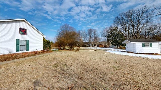 4 BRAXTON Lane, Thomasville, NC 27360