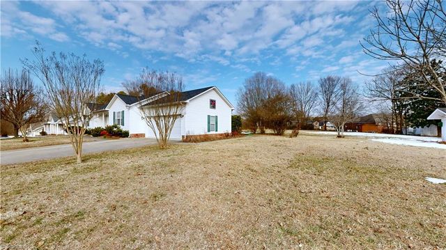 4 BRAXTON Lane, Thomasville, NC 27360