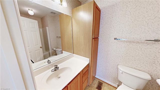 4 BRAXTON Lane, Thomasville, NC 27360