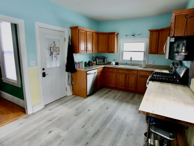 24 Couch St, Taunton, MA 02780