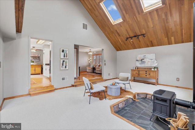 65 FENTON LN, Chesterfield, NJ 08515