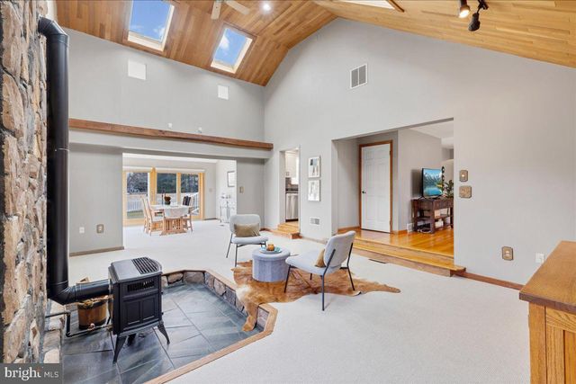 65 FENTON LN, Chesterfield, NJ 08515