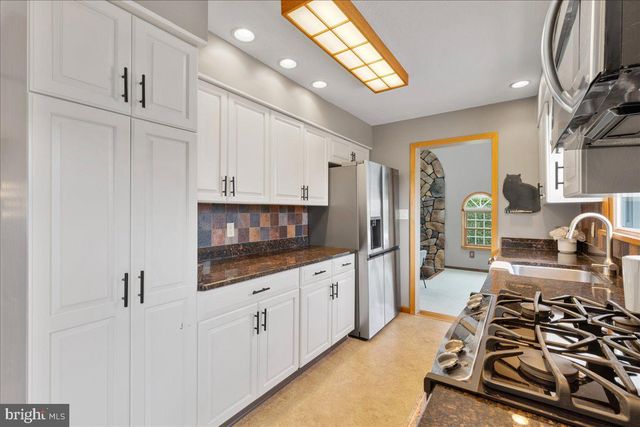 65 FENTON LN, Chesterfield, NJ 08515