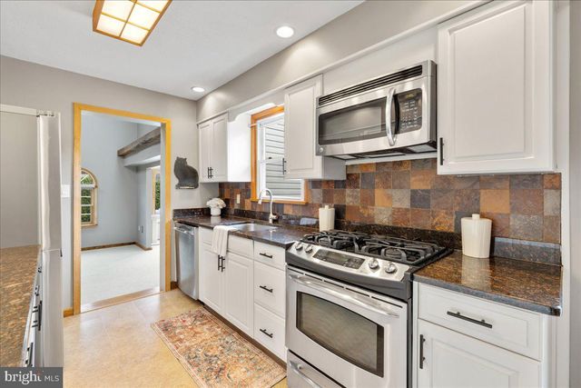 65 FENTON LN, Chesterfield, NJ 08515