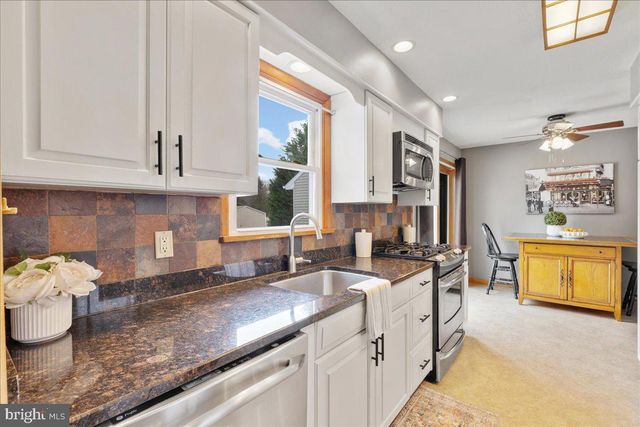 65 FENTON LN, Chesterfield, NJ 08515