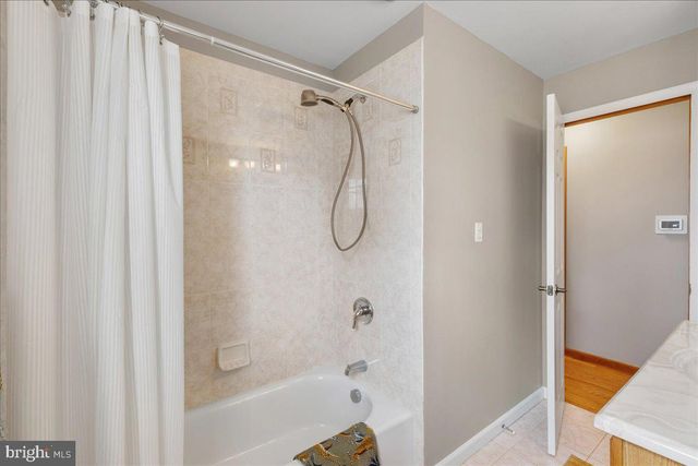 65 FENTON LN, Chesterfield, NJ 08515