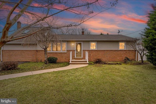 65 FENTON LN, Chesterfield, NJ 08515