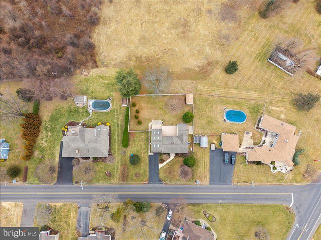 65 FENTON LN, Chesterfield, NJ 08515