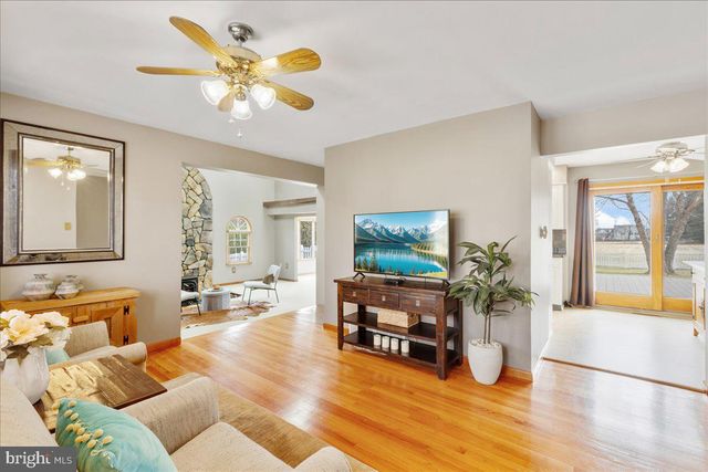 65 FENTON LN, Chesterfield, NJ 08515