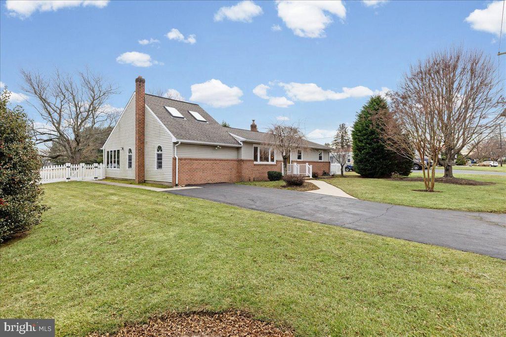 65 FENTON LN, Chesterfield, NJ 08515