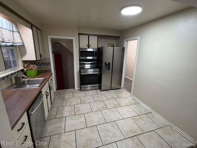 6835 Rosemont Avenue, Detroit, MI 48228