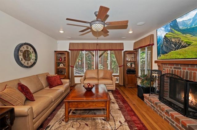 400 Merrimack Drive, Lake Arrowhead, CA 92352