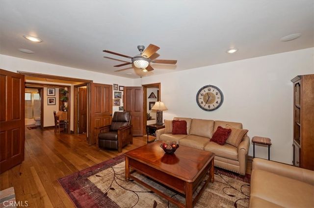 400 Merrimack Drive, Lake Arrowhead, CA 92352