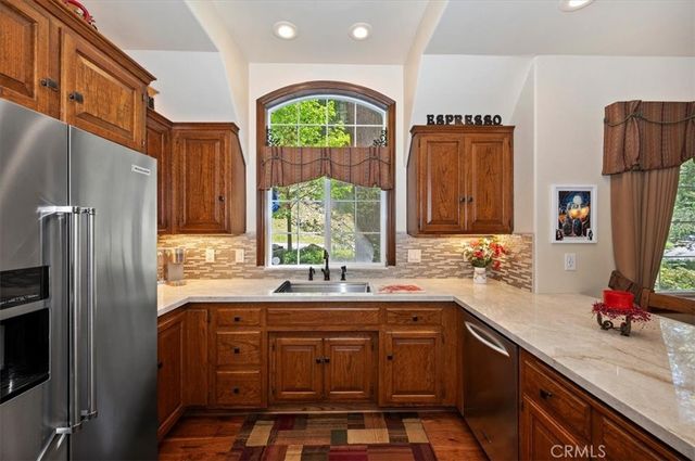 400 Merrimack Drive, Lake Arrowhead, CA 92352