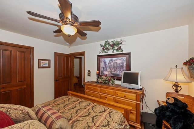 400 Merrimack Drive, Lake Arrowhead, CA 92352