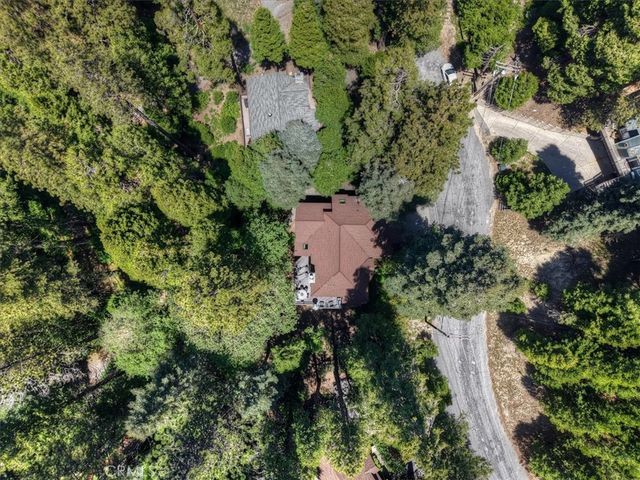 400 Merrimack Drive, Lake Arrowhead, CA 92352