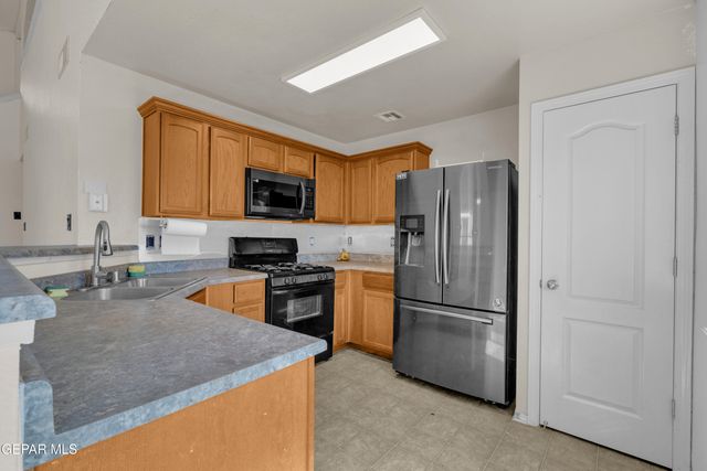 2705 SNOWY ROCK Place, El Paso, TX 79938