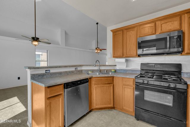 2705 SNOWY ROCK Place, El Paso, TX 79938