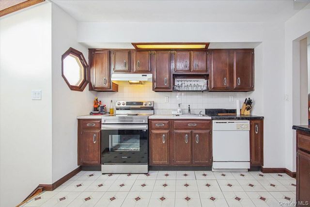 322 Lakeview Street, Mahopac, NY 10541