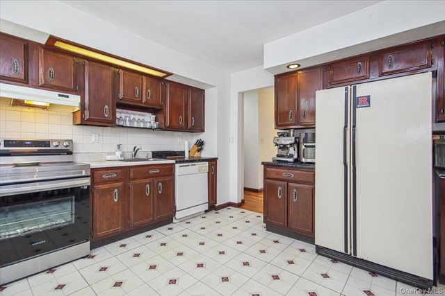 322 Lakeview Street, Mahopac, NY 10541