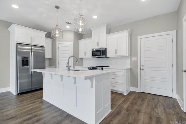 225 Country Club Parkway, Maumelle, AR 72113