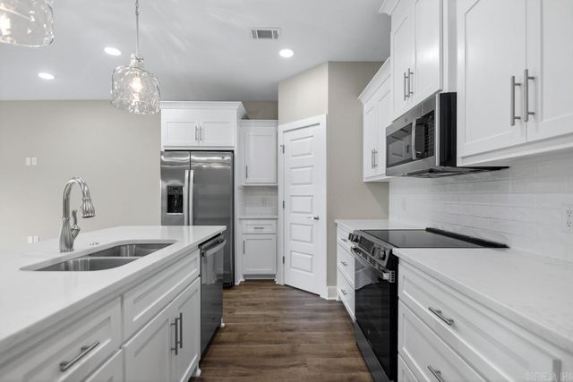 225 Country Club Parkway, Maumelle, AR 72113