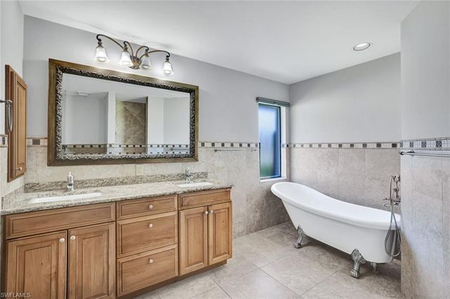 10631 Regent CIR, Naples, FL 34109