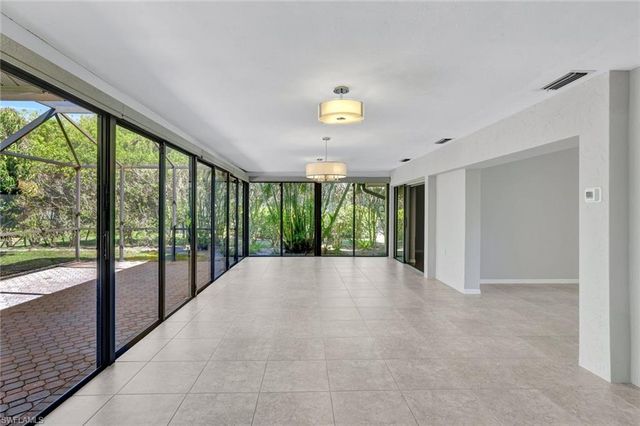 10631 Regent CIR, Naples, FL 34109