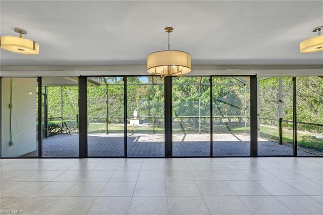 10631 Regent CIR, Naples, FL 34109