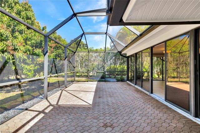 10631 Regent CIR, Naples, FL 34109