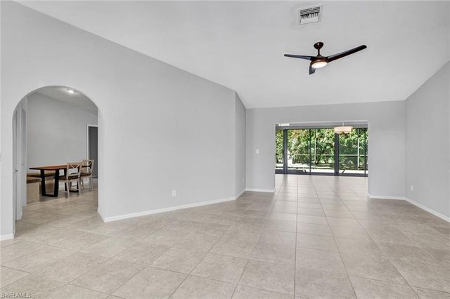 10631 Regent CIR, Naples, FL 34109