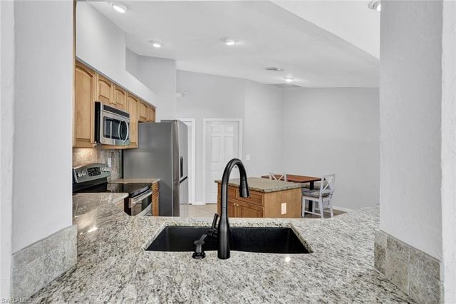 10631 Regent CIR, Naples, FL 34109