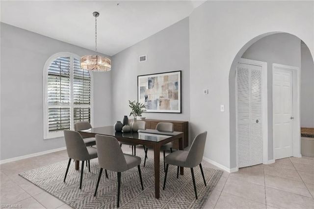 10631 Regent CIR, Naples, FL 34109