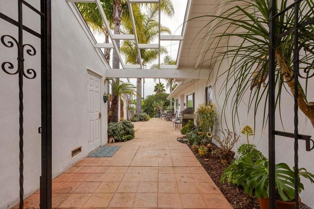 3225 Avenida De Loyola, Oceanside, CA 92056