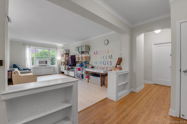 76-35 113 Street 3M, Forest Hills, NY 11375