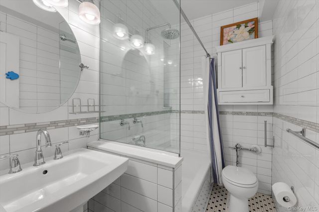 76-35 113 Street 3M, Forest Hills, NY 11375