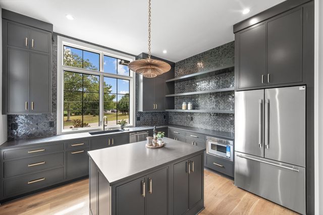 1529 Sam Houston Dr, Brentwood, TN 37027