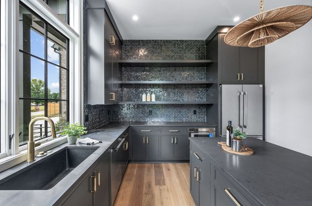 1529 Sam Houston Dr, Brentwood, TN 37027