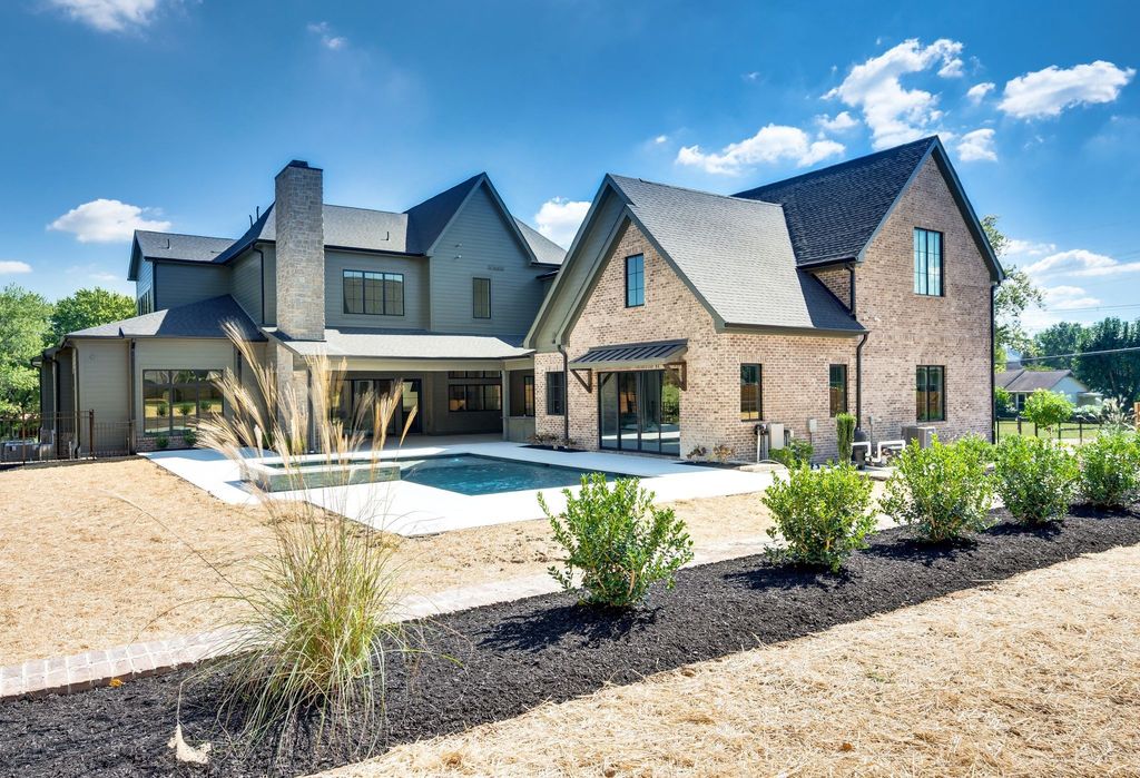 1529 Sam Houston Dr, Brentwood, TN 37027